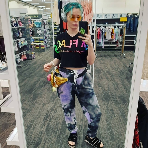 Meet your Posher, Alethea - Picture 6 of 16